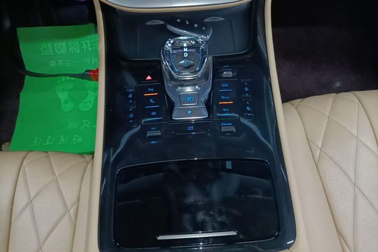Used Denza D9 2024 DM-i 980 Four-Wheel Drive Prestige Model Gear Lever