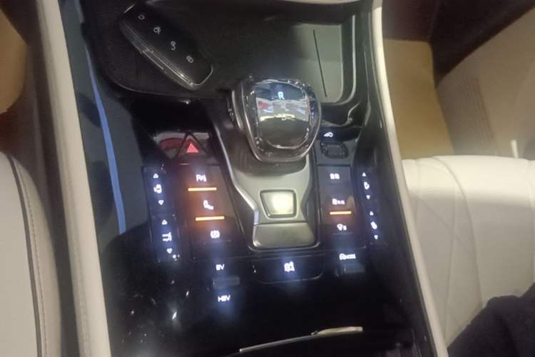 Used Denza D9 2024 DM-i 980 Four-Wheel Drive Prestige Model Gear Lever