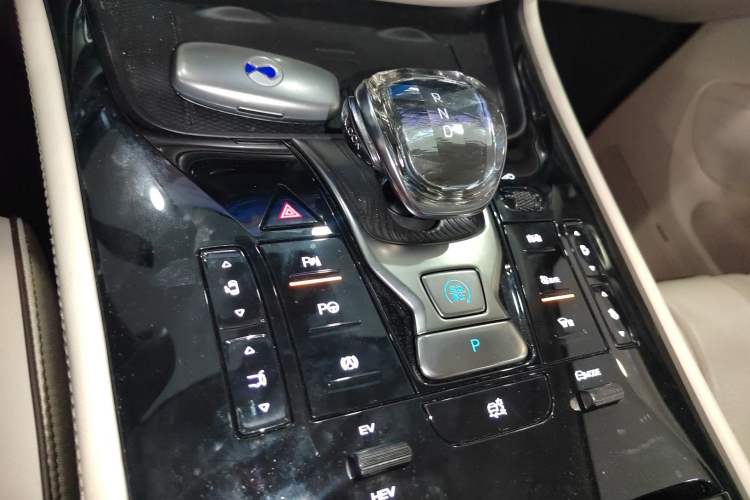 Used Denza D9 2024 DM-i 980 Four-Wheel Drive Flagship Model Gear Lever