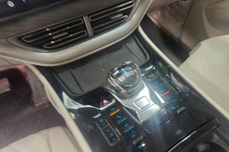 Used Denza D9 2024 DM-i 1050 Luxury Model Gear Lever
