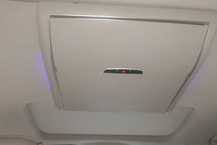Used Denza D9 2024 DM-i 980 Four-Wheel Drive Prestige Model Headliner