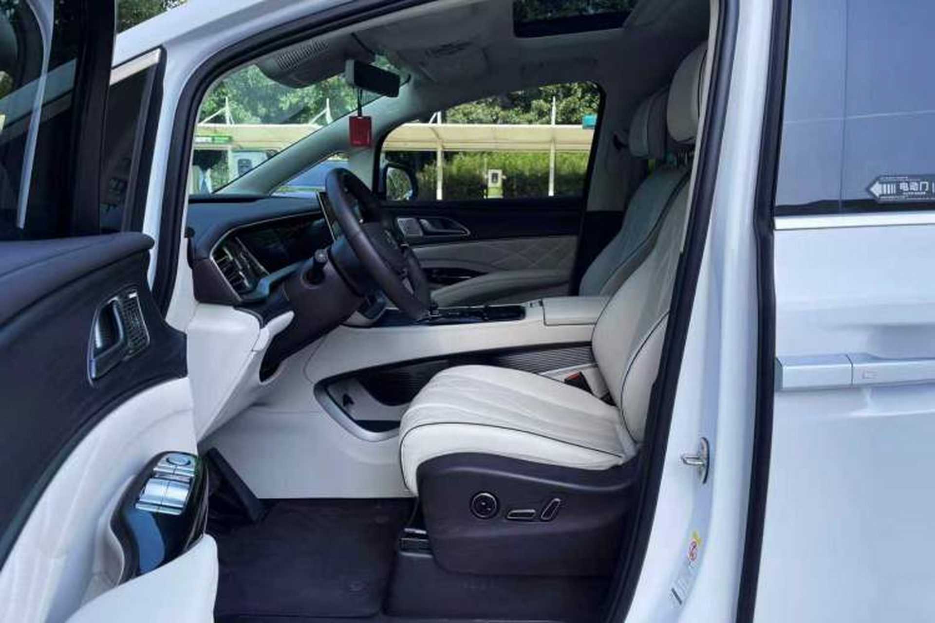 Used Denza D9 2024 DM-i 980 Four-Wheel Drive Flagship Model Interior 2