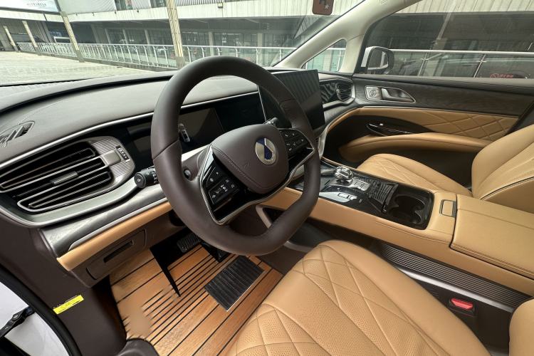 Used Denza D9 2024 EV 600 Four-Wheel Drive Prestige Model Interior 2