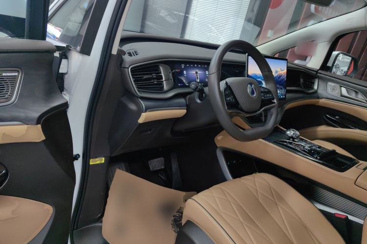 Used Denza D9 2024 DM-i 970 Luxury Model Interior 3
