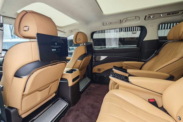 Used Denza D9 2024 DM-i 980 Four-Wheel Drive Flagship Model Interior 3
