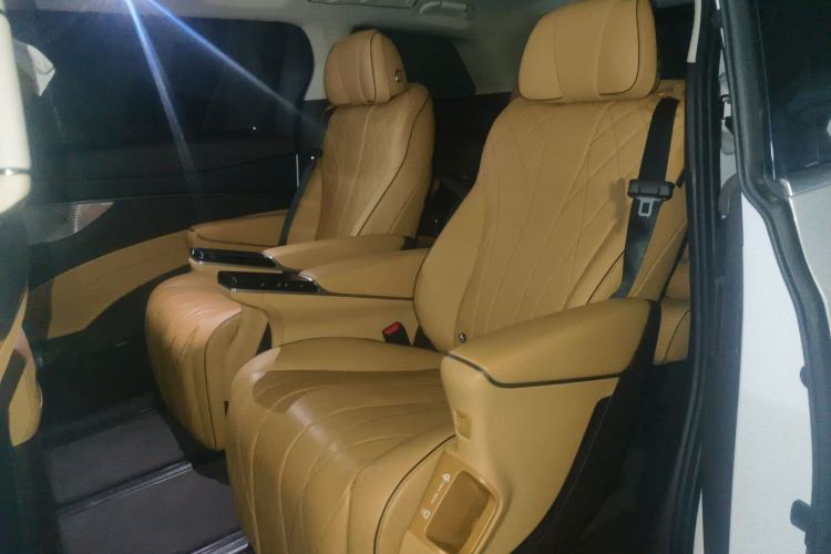 Used Denza D9 2024 DM-i 980 Four-Wheel Drive Prestige Model Interior 4