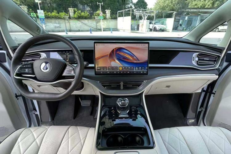 Used Denza D9 2024 DM-i 980 Four-Wheel Drive Flagship Model Interior 4
