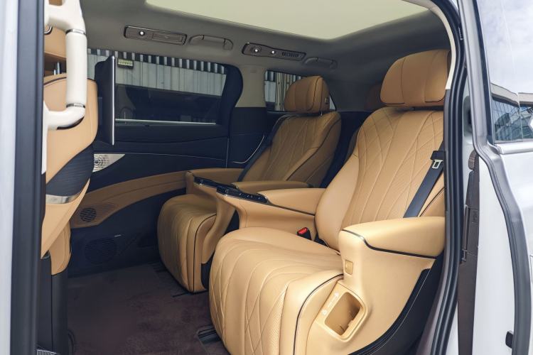 Used Denza D9 2024 DM-i 980 Four-Wheel Drive Flagship Model Interior 4