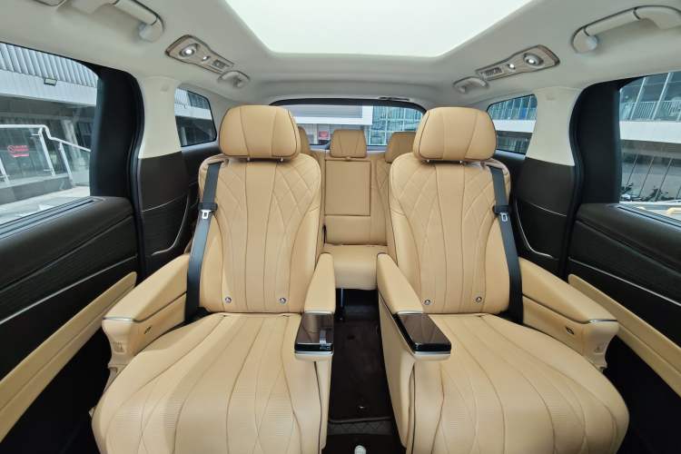 Used Denza D9 2024 DM-i 980 Four-Wheel Drive Flagship Model Interior 5
