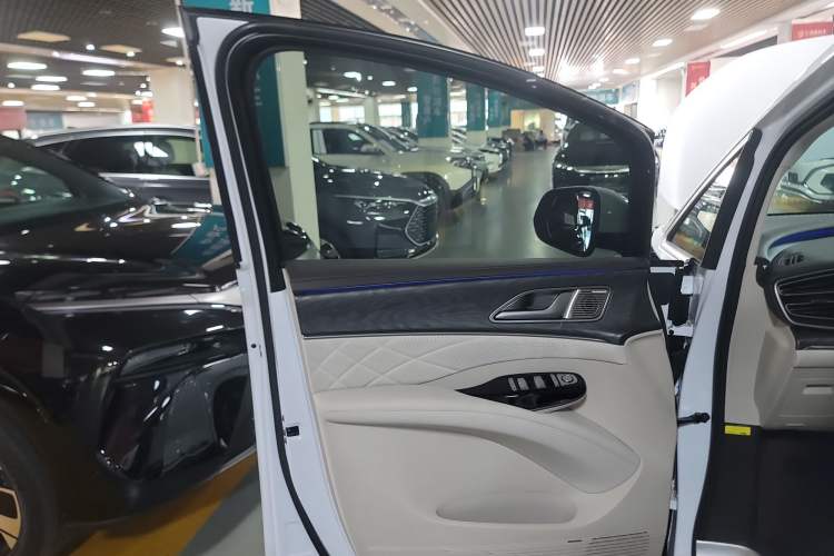 Used Denza D9 2024 DM-i 980 Four-Wheel Drive Prestige Model Interior 7