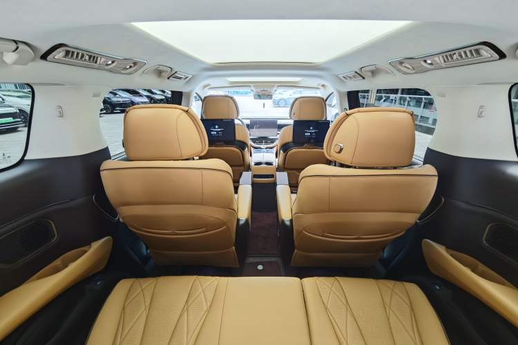 Used Denza D9 2024 DM-i 980 Four-Wheel Drive Flagship Model Interior 7