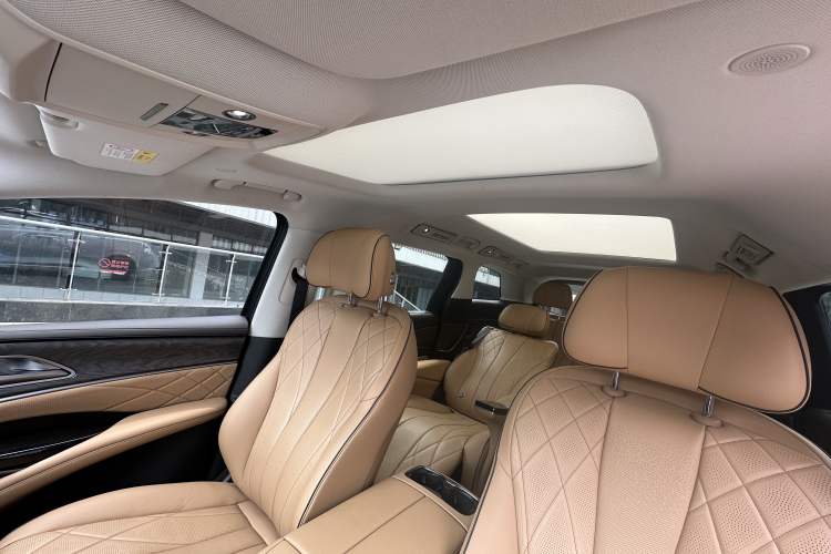 Used Denza D9 2024 EV 600 Four-Wheel Drive Prestige Model Interior 7