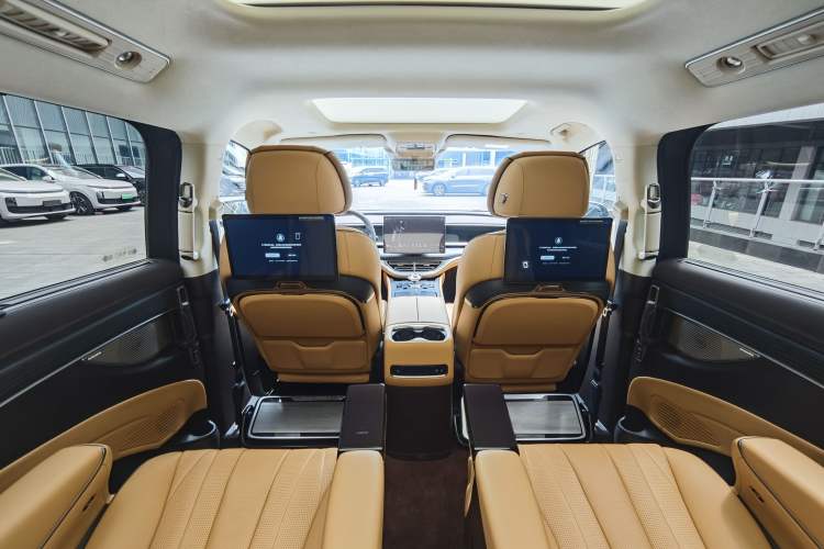 Used Denza D9 2024 DM-i 980 Four-Wheel Drive Flagship Model Interior 8