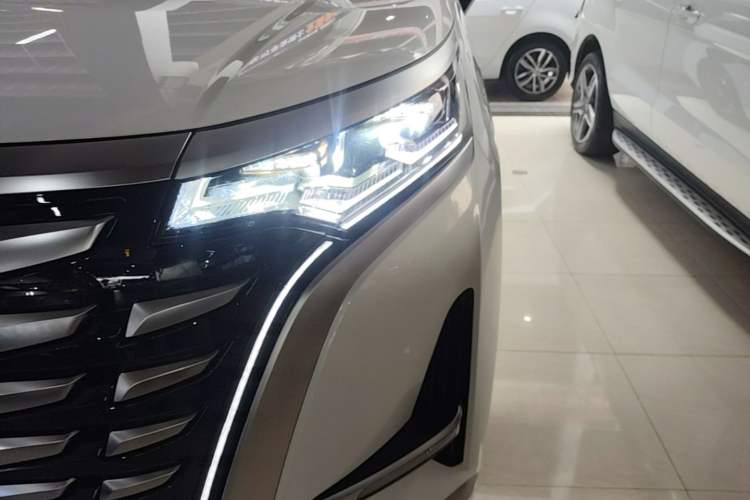 Used Denza D9 2024 DM-i 980 Four-Wheel Drive Flagship Model Left Front Headlight