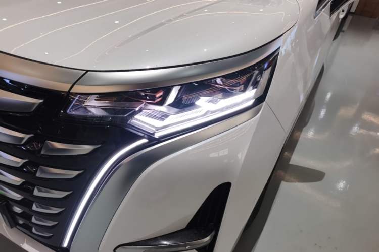 Used Denza D9 2024 DM-i 1050 Luxury Model Left Front Headlight