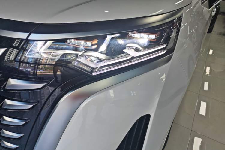 Used Denza D9 2024 DM-i 1050 Luxury Model Left Front Headlight