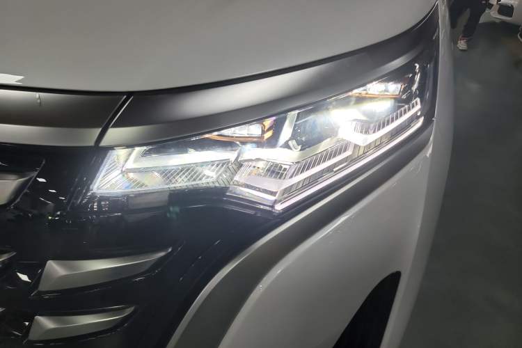 Used Denza D9 2024 DM-i 980 Four-Wheel Drive Prestige Model Left Front Headlight