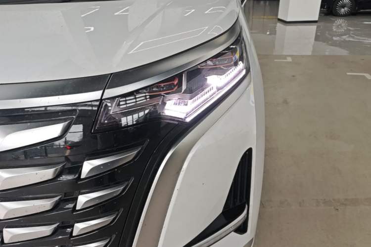 Used Denza D9 2024 DM-i 970 Luxury Model Left Front Headlight