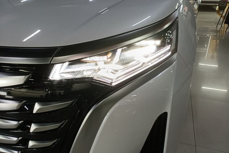 Used Denza D9 2024 DM-i 980 Four-Wheel Drive Prestige Model Left Front Headlight