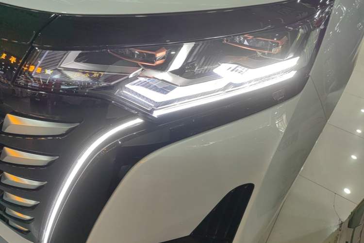 Used Denza D9 2024 DM-i 1050 Luxury Model Left Front Headlight