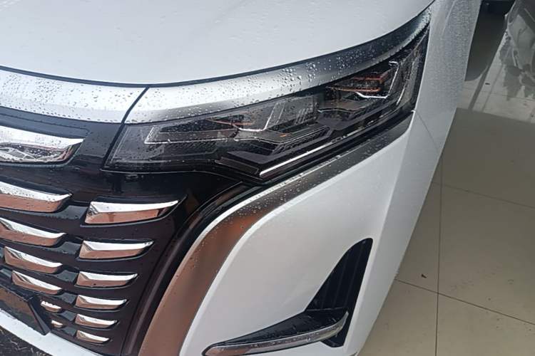 Used Denza D9 2024 DM-i 980 Four-Wheel Drive Flagship Model Left Front Headlight