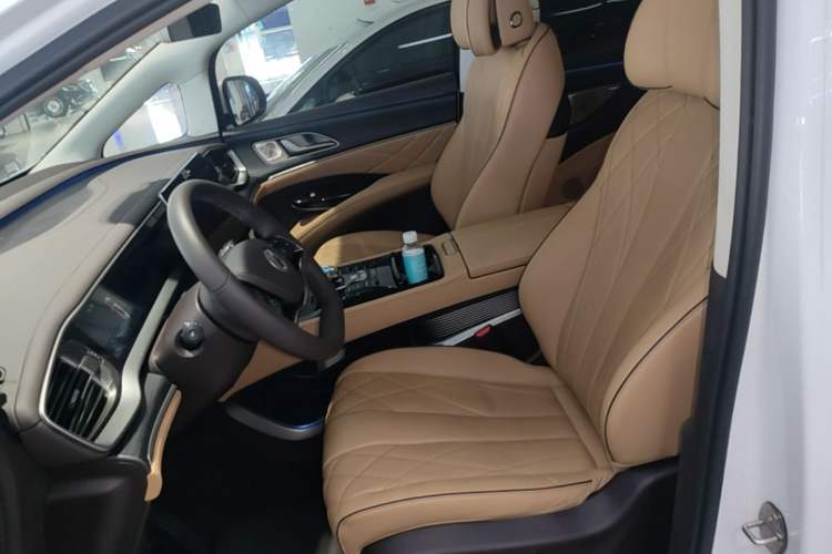 Used Denza D9 2024 DM-i 980 Four-Wheel Drive Prestige Model Left Front Seat