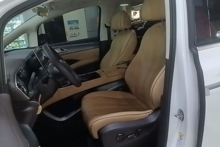 Used Denza D9 2024 DM-i 980 Four-Wheel Drive Prestige Model Left Front Seat