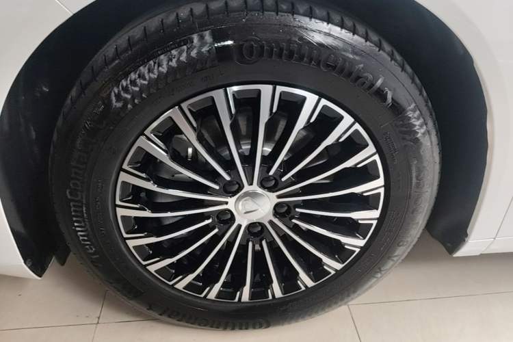 Used Denza D9 2024 DM-i 980 Four-Wheel Drive Flagship Model Left Front Wheel Hub