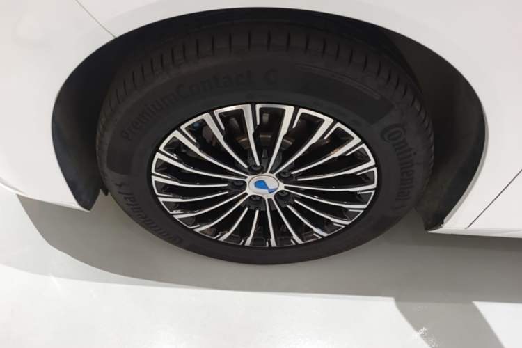 Used Denza D9 2024 DM-i 1050 Luxury Model Left Front Wheel Hub