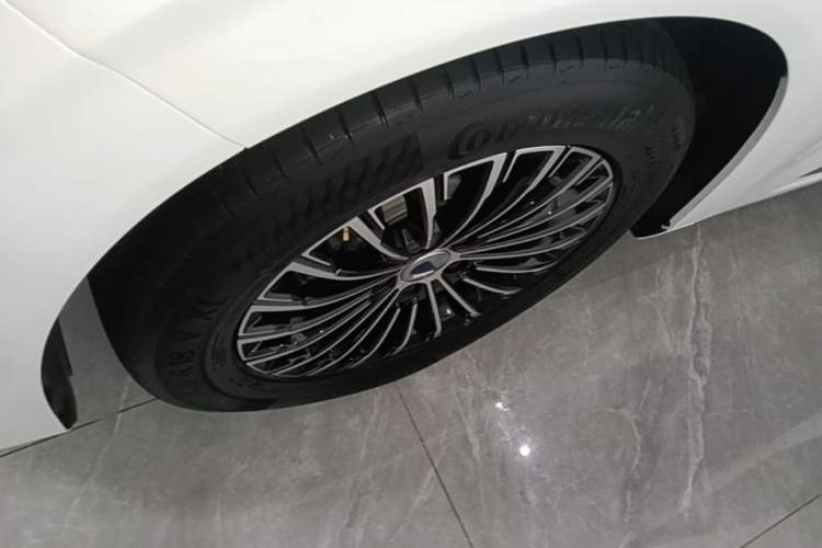 Used Denza D9 2024 DM-i 980 Four-Wheel Drive Prestige Model Left Front Wheel Hub