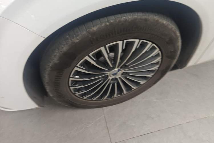 Used Denza D9 2024 DM-i 1050 Luxury Model Left Front Wheel Hub