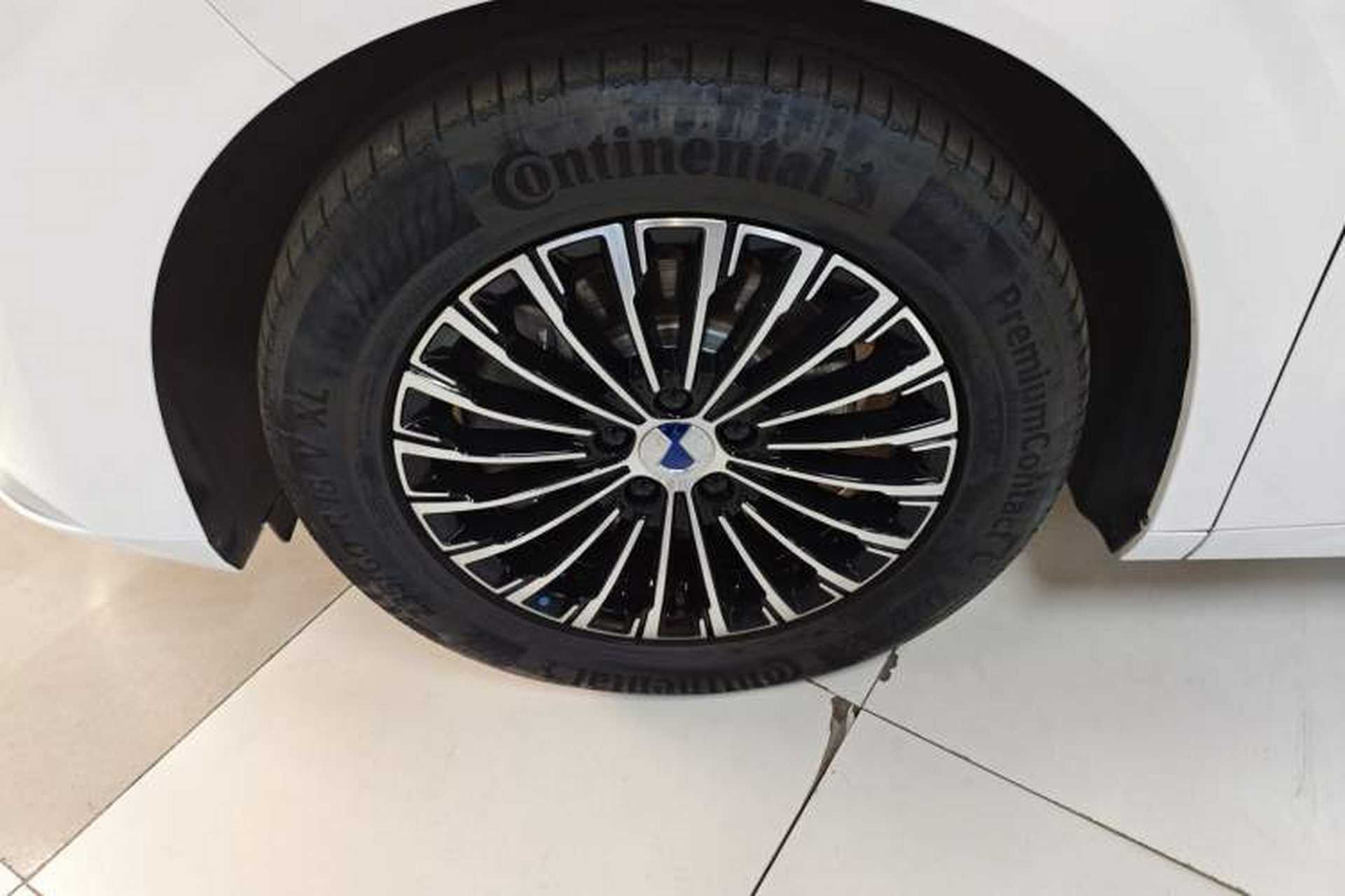 Used Denza D9 2024 DM-i 1050 Luxury Model Left Front Wheel Hub