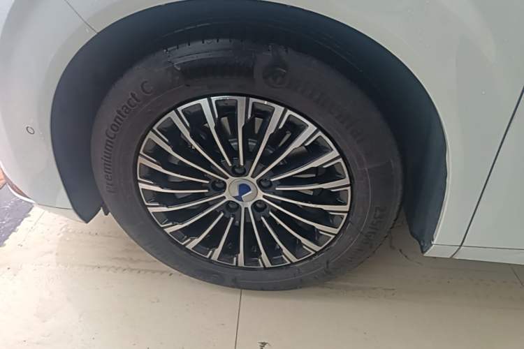Used Denza D9 2024 DM-i 980 Four-Wheel Drive Flagship Model Left Front Wheel Hub