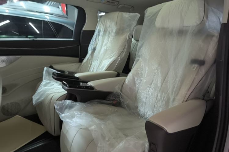 Used Denza D9 2024 DM-i 980 Four-Wheel Drive Prestige Model Left Rear Seat