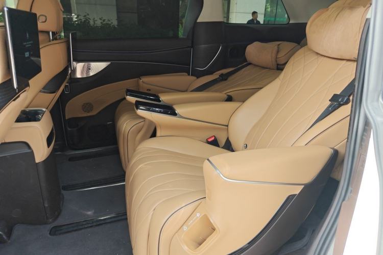 Used Denza D9 2024 EV 600 Four-Wheel-Drive Flagship Model Left Rear Seat