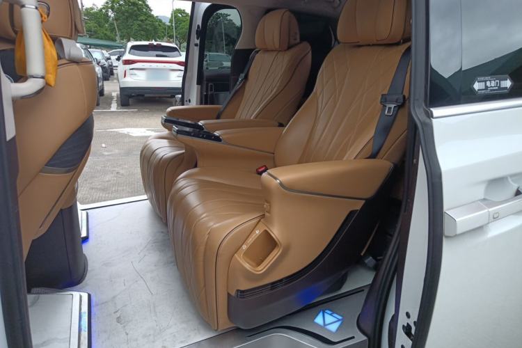 Used Denza D9 2024 DM-i 980 Four-Wheel Drive Prestige Model Left Rear Seat