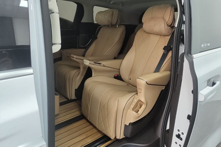 Used Denza D9 2024 DM-i 980 Four-Wheel Drive Prestige Model Left Rear Seat