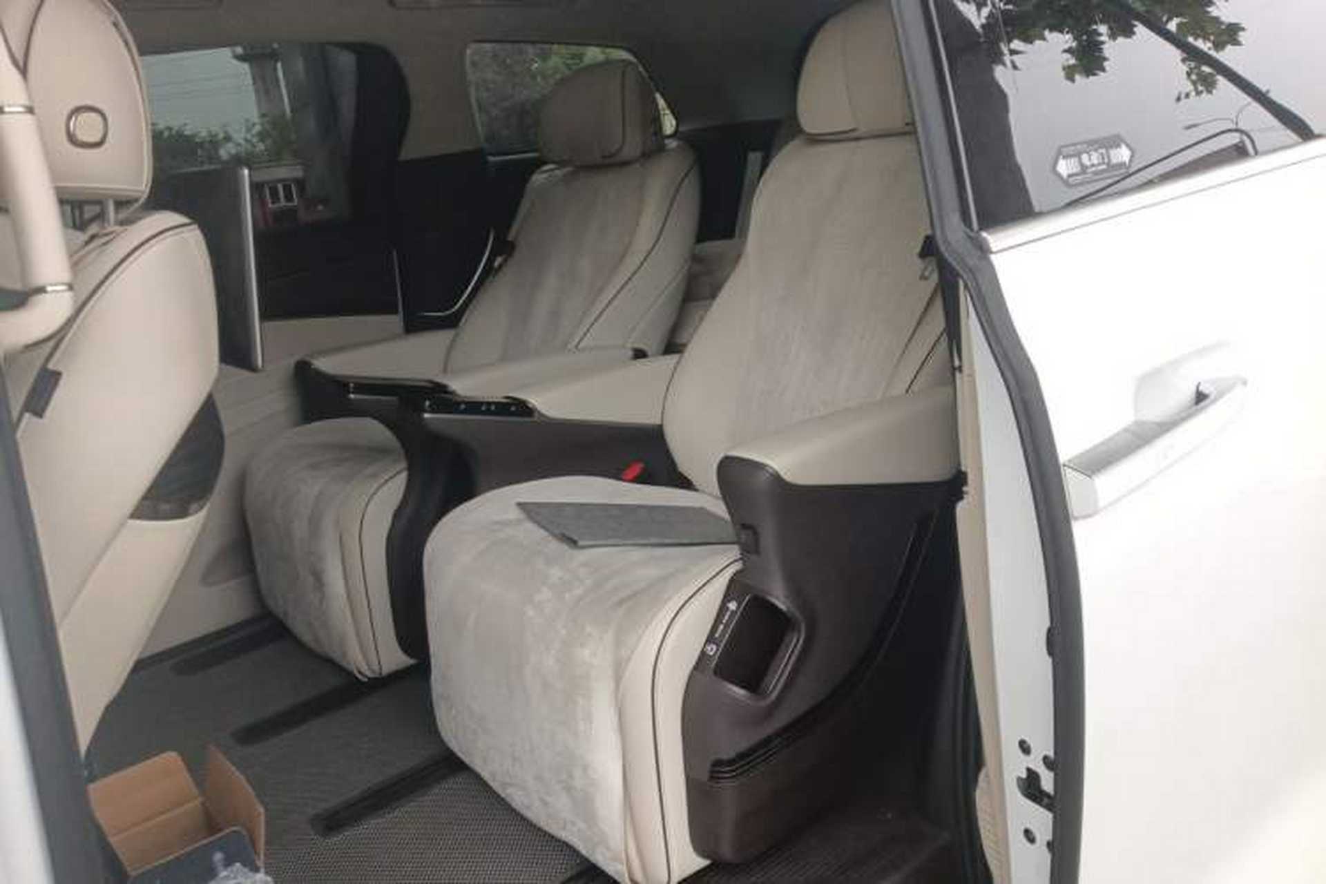 Used Denza D9 2024 DM-i 980 Four-Wheel Drive Flagship Model Left Rear Seat