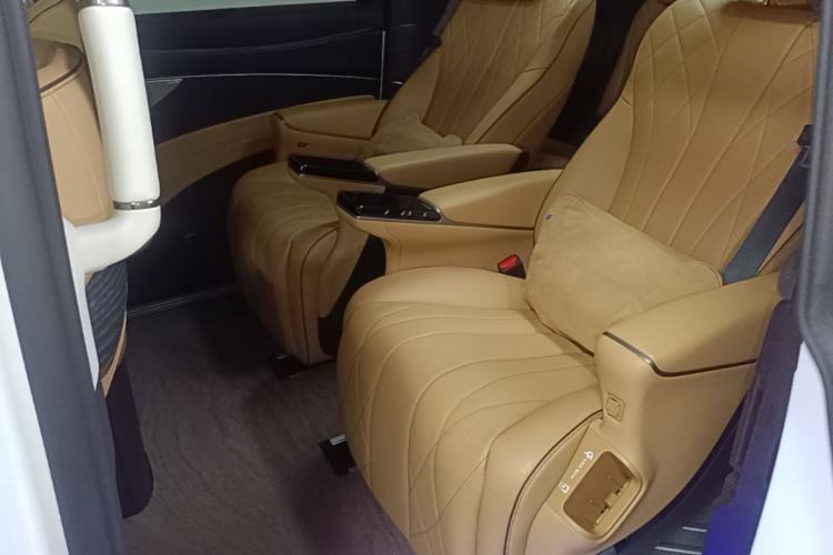 Used Denza D9 2024 DM-i 980 Four-Wheel Drive Flagship Model Left Rear Seat
