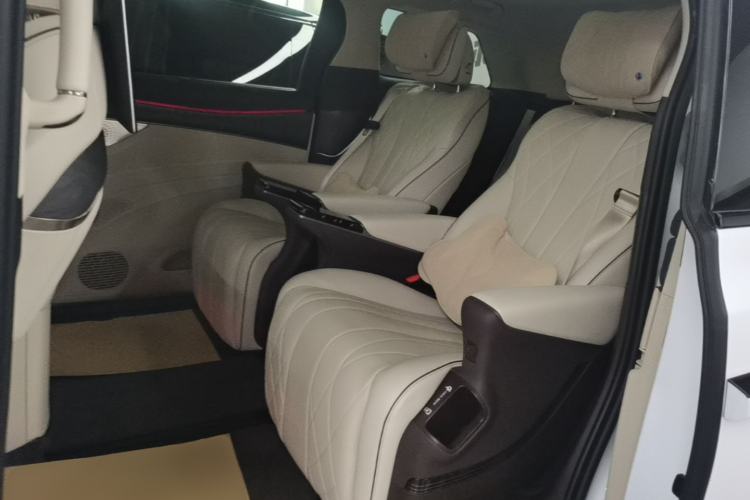 Used Denza D9 2024 DM-i 980 Four-Wheel Drive Prestige Model Left Rear Seat