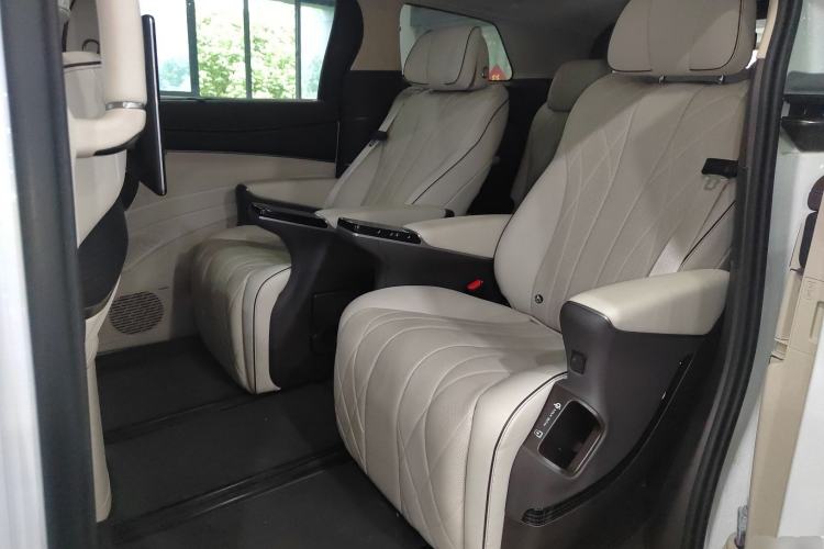 Used Denza D9 2024 DM-i 980 Four-Wheel Drive Flagship Model Left Rear Seat