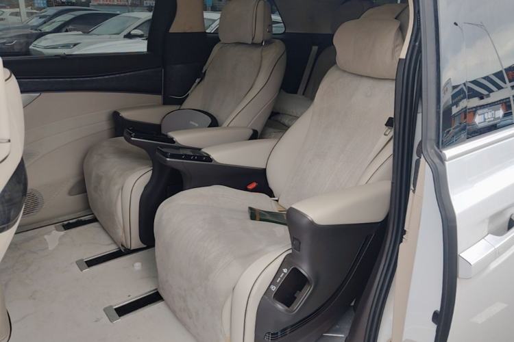 Used Denza D9 2024 DM-i 1050 Luxury Model Left Rear Seat