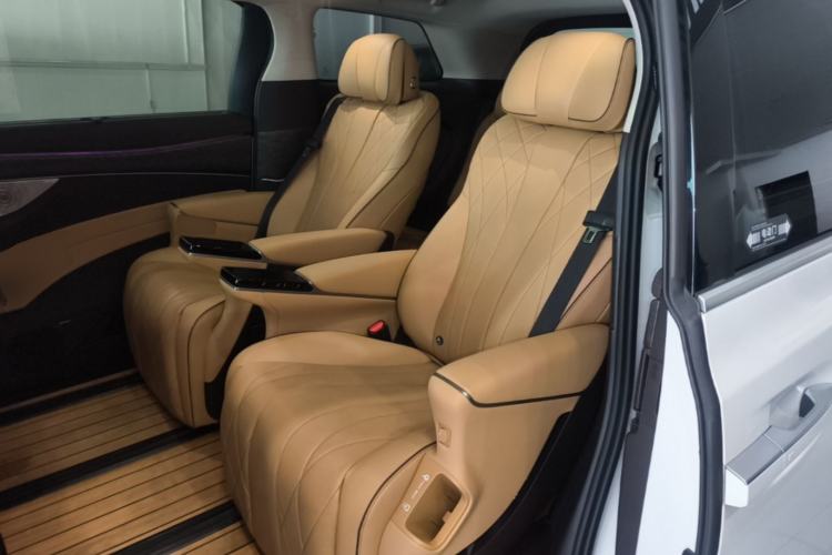 Used Denza D9 2024 DM-i 980 Four-Wheel Drive Prestige Model Left Rear Seat