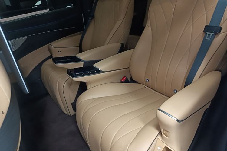 Used Denza D9 2024 DM-i 980 Four-Wheel Drive Flagship Model Left Rear Seat