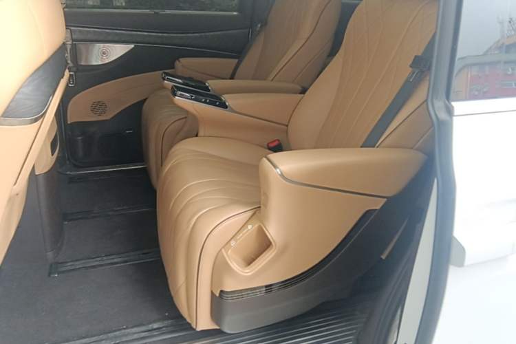 Used Denza D9 2024 DM-i 1050 Luxury Model Left Rear Seat