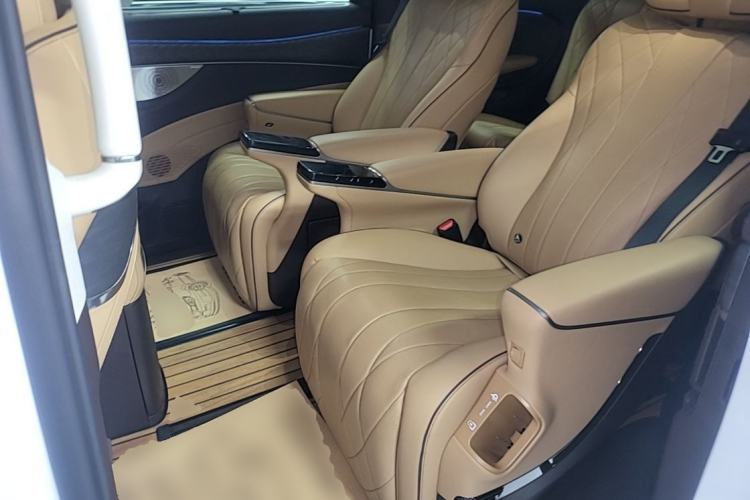Used Denza D9 2024 EV 600 Four-Wheel Drive Prestige Model Left Rear Seat