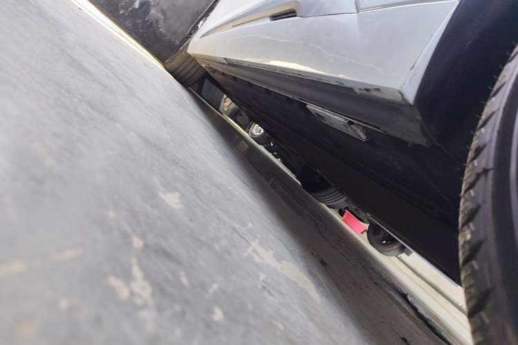 Used Denza D9 2024 DM-i 980 Four-Wheel Drive Flagship Model Left Side Sill
