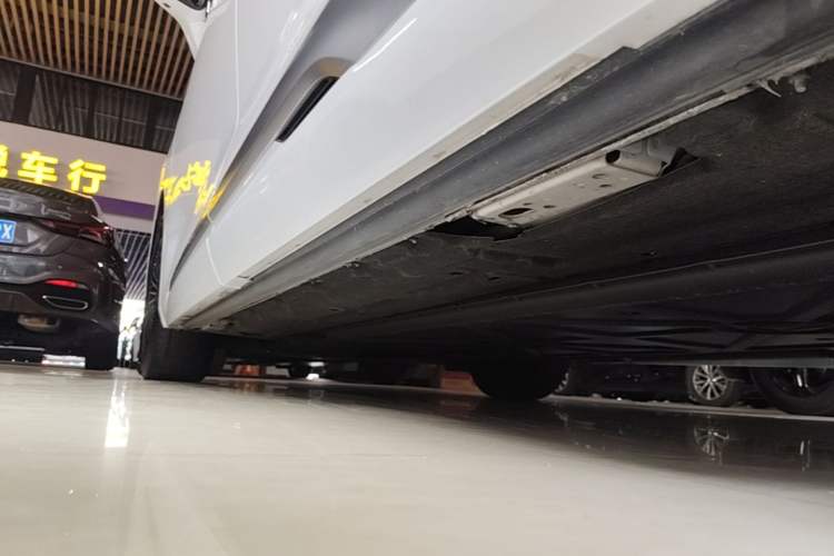 Used Denza D9 2024 DM-i 980 Four-Wheel Drive Flagship Model Left Side Sill