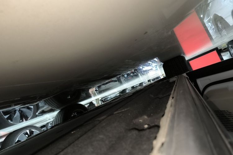 Used Denza D9 2024 DM-i 980 Four-Wheel Drive Prestige Model Left Side Sill