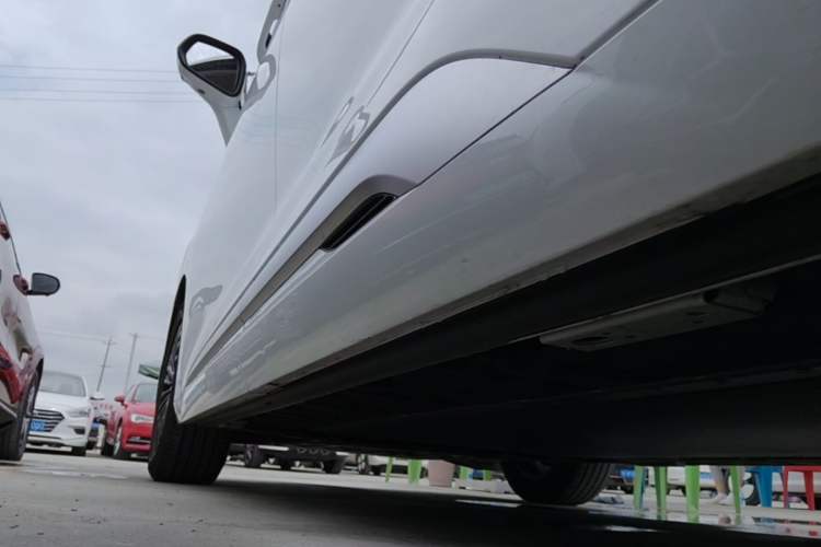 Used Denza D9 2024 EV 620 Premium Model Left Side Sill